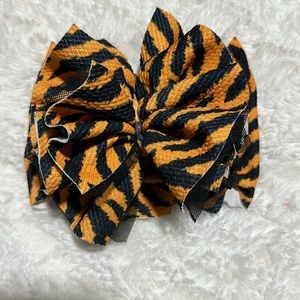Tiger print bow